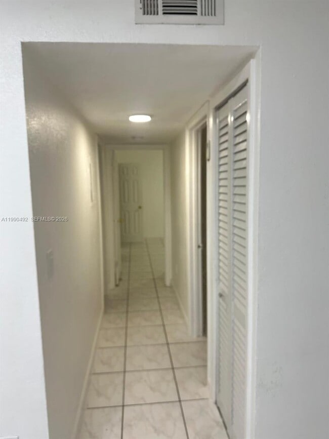 Building Photo - 2565 W 56th St
