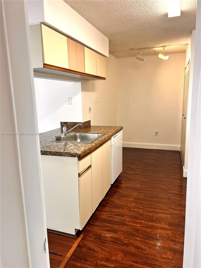 Building Photo - 17500 NW 67th Ct