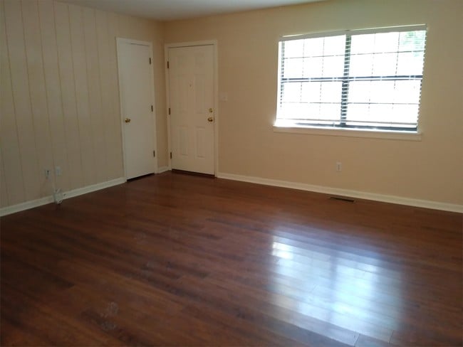 Building Photo - 1600 Carolwood Ct