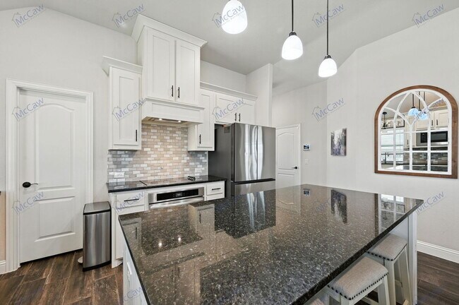 Foto del edificio - 3829 Honey Grove Dr