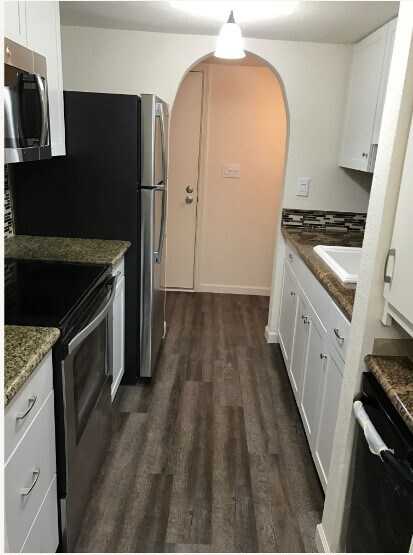 Foto del edificio - 2422 Larkspur Ln