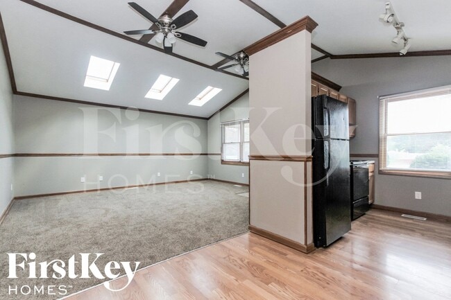 Building Photo - 2102 E Edgewood Ave