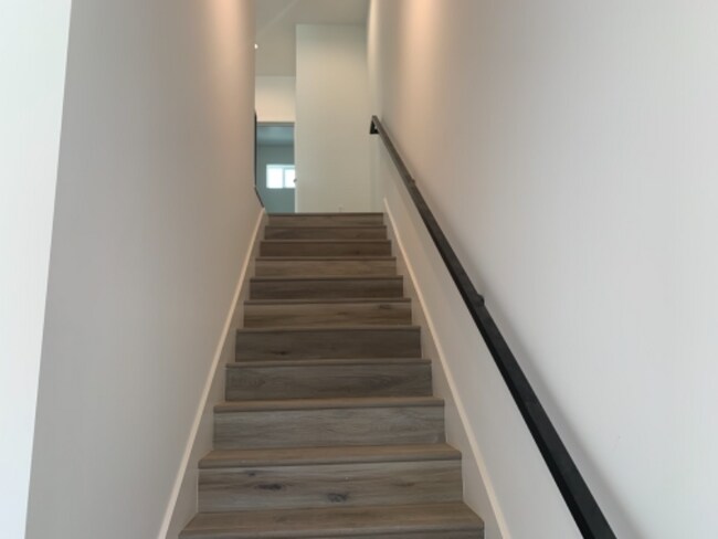 Foto del edificio - 4823 Riverton Ave