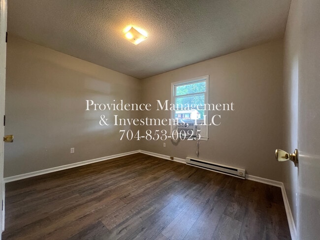 Building Photo - 1815 Alpine Dr