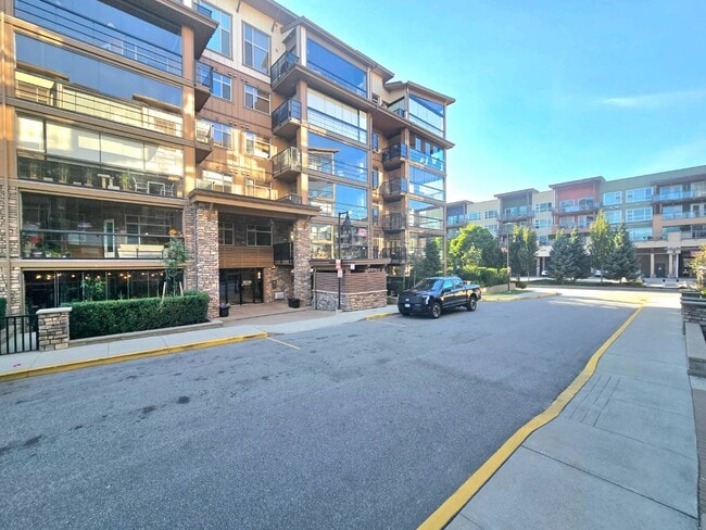 Building Photo - 20716 Willoughby Town Centre Dr