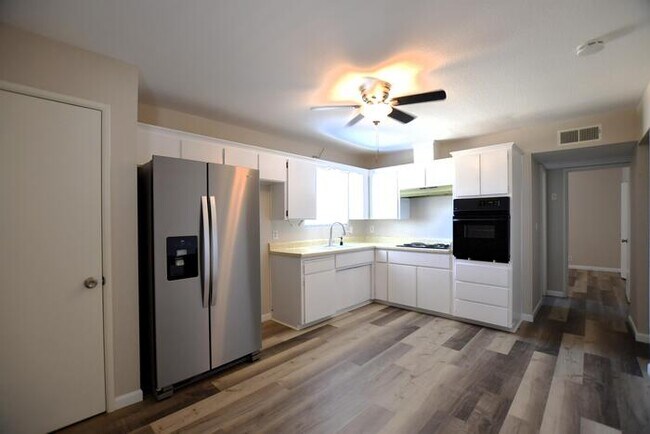 Building Photo - 301 N 85th Pl