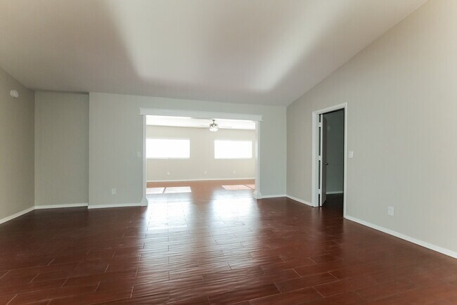 Building Photo - 601 W Wescott Dr