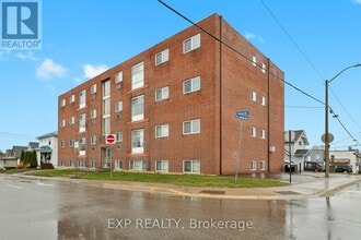 Building Photo - 4663 Huron St