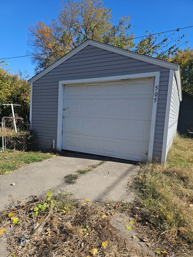 Foto del edificio - There is a $25 fee per application and everyone over 18 needs to fill out their own application.