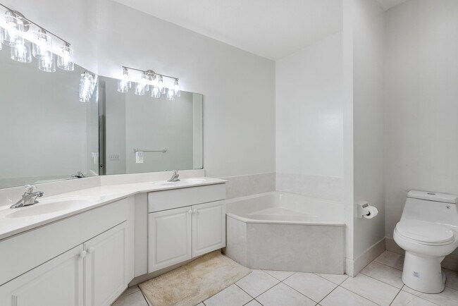 Building Photo - 12582 Shoreline Dr