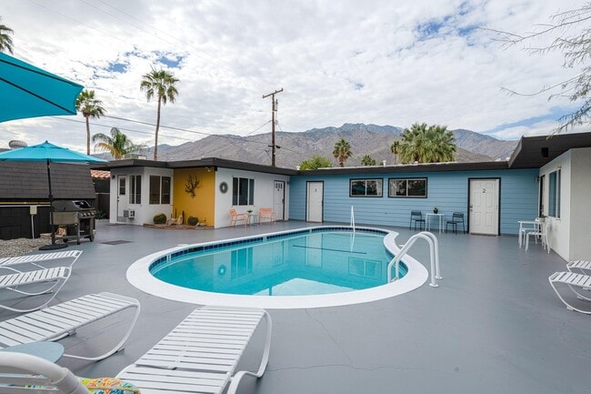 Sólo cuatro unidades: tranquilas y seguras - 525 E Cottonwood Rd