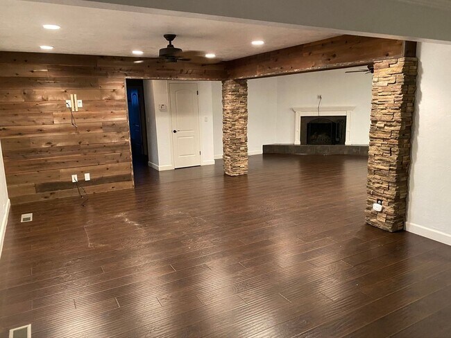 Building Photo - 3034 W Mill Creek Dr