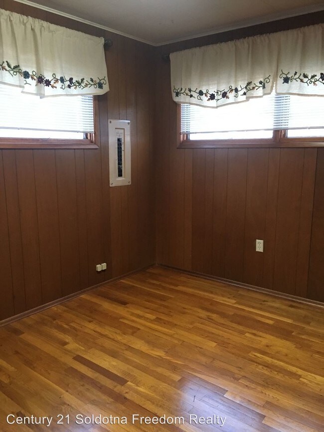 Building Photo - 4 br, 2 bath House - 220 E Beluga