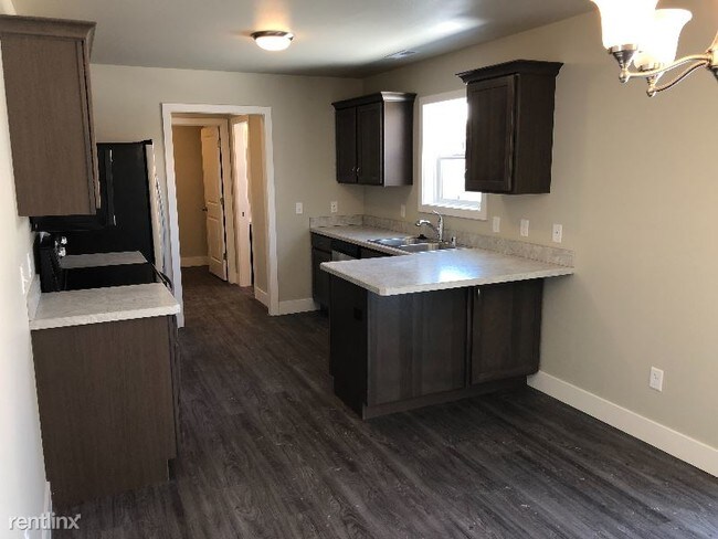 Foto del edificio - 912 Midway Ln
