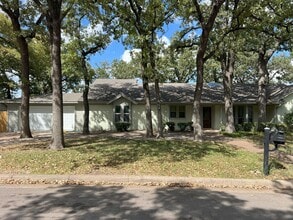 Building Photo - 208 Shelmar Dr