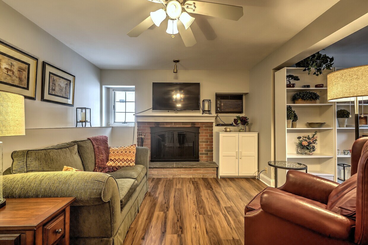 15 Mountain Edge Ct, Cheshire, CT 06410 House Rental in Cheshire, CT