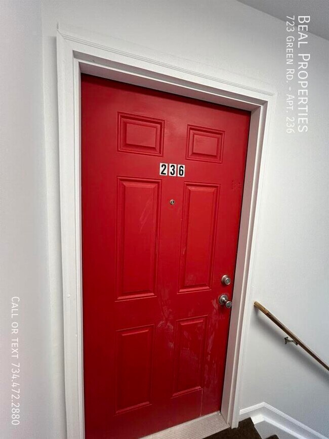 Foto del edificio - 723 Green Rd