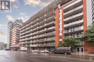 Building Photo - 383-383 Cumberland St