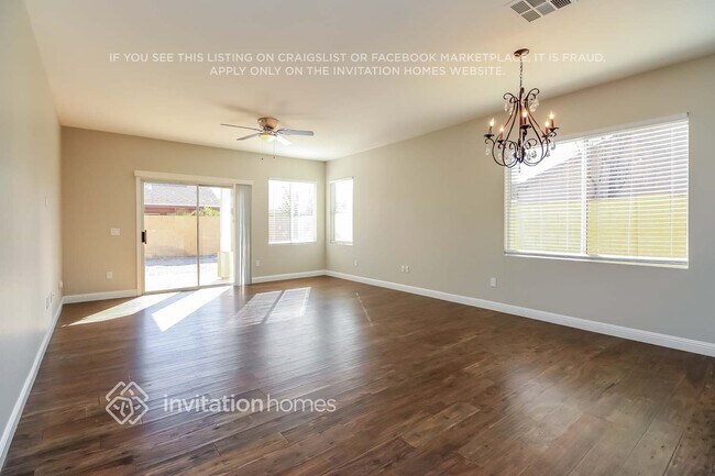 Foto del edificio - 686 E Colt Ct