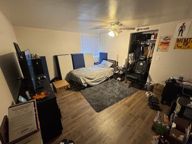 Dormitorio desde la puerta - 442 S 1350 E