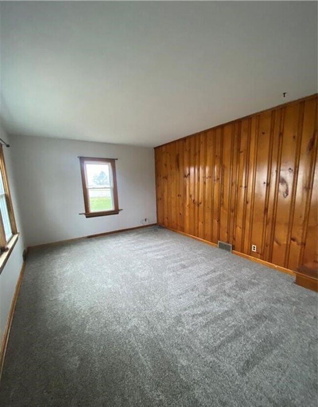 Foto del edificio - Three bedroom, single family home