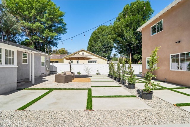 Foto del edificio - 21235 Lopez St