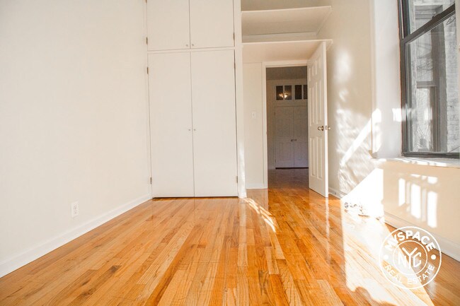 Foto del edificio - 300 Quincy St