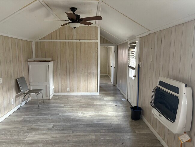 Foto del edificio - 2410 N Hwy 25 W