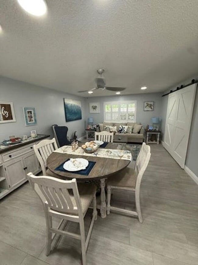 Foto del edificio - 131 Manchineel Ct