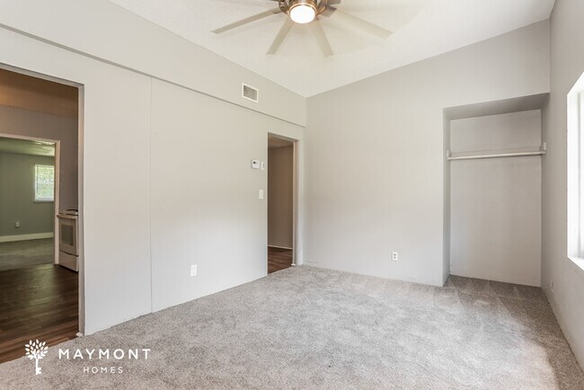 Foto del edificio - 5761 Iris Blvd