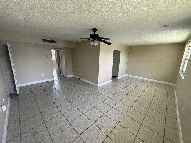 Foto del edificio - 8401 N Atlantic Ave