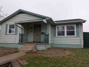 Building Photo - 621 9th St NW