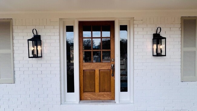 Building Photo - 2557 Mimosa Tree Dr