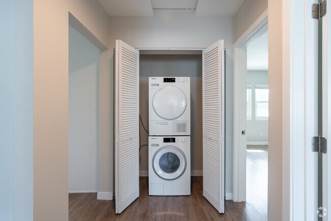 Plano de planta superior - 5008 Hazeltine Ave
