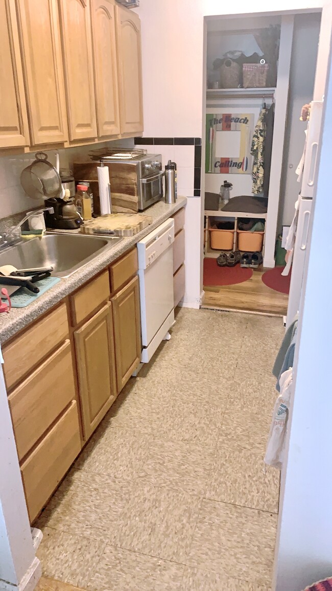 Kitchen - 35 Odell Ave