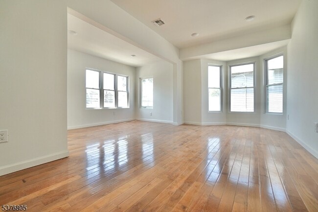Building Photo - 264 Greylock Pkwy