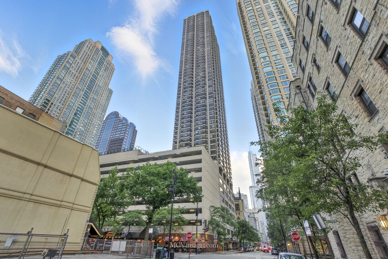Foto principal - 30 E Huron St