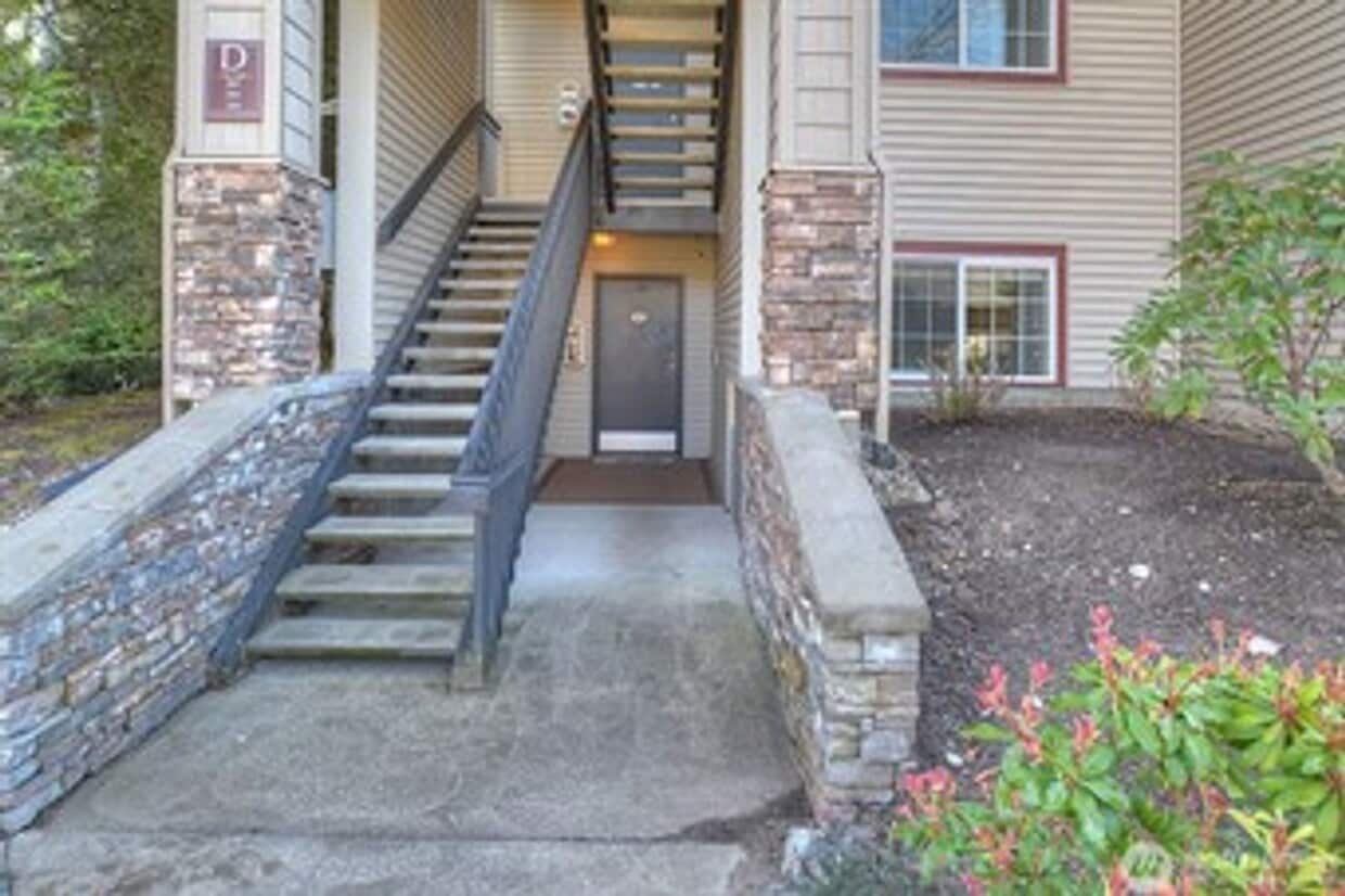 Primary Photo - 3Bd/2Bd Issaquah Condo