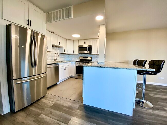 Foto del edificio - 6150 N Kenmore Ave