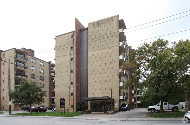 Building Photo - 839 Roselawn Ave