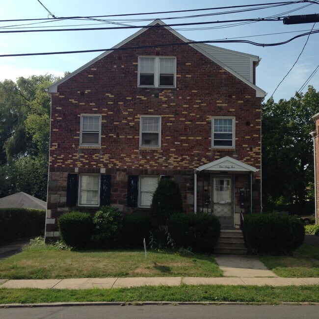 Building Photo - 165 Belden St