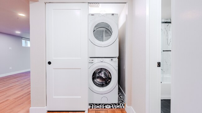 Building Photo - 2106 Oakes Ave