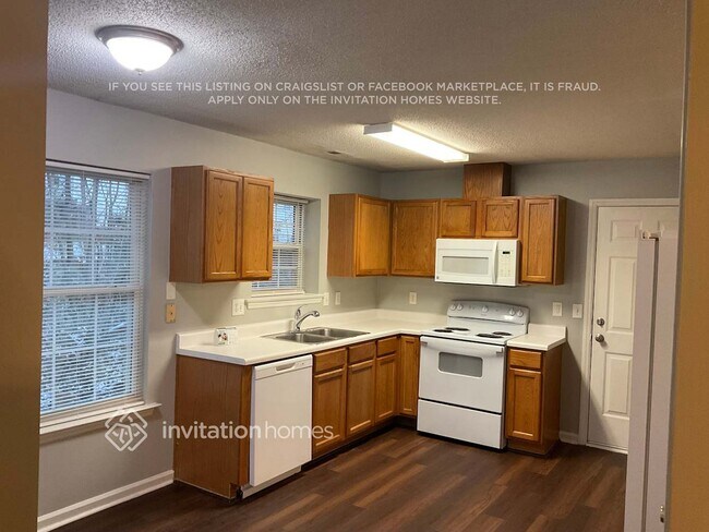 Foto del edificio - 4301 Fawn Glen Dr