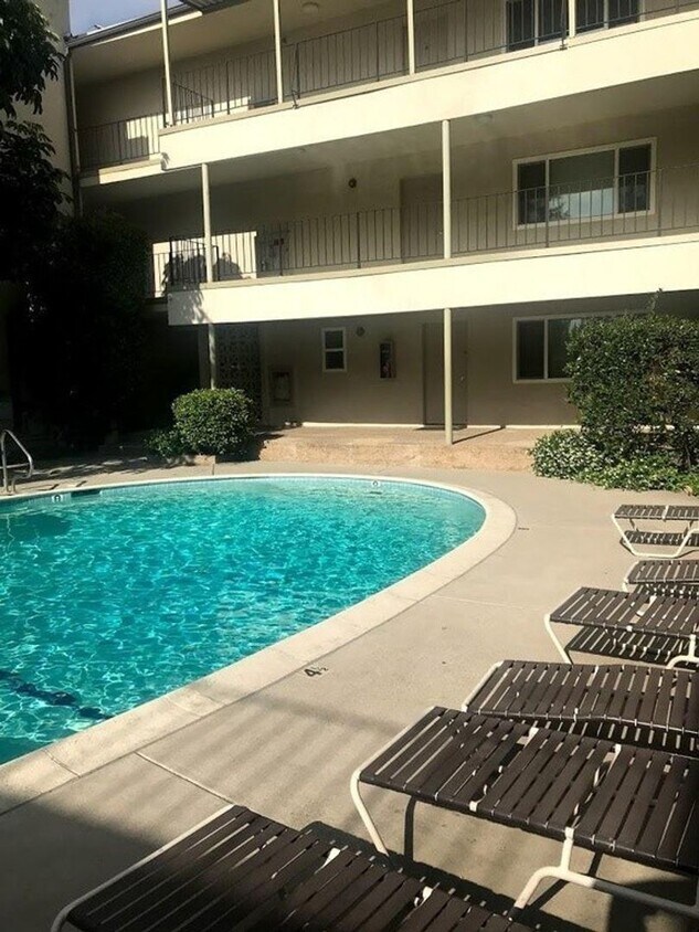5000 Coldwater Canyon Ave Unit 5000 Coldwater 12, Sherman Oaks, CA