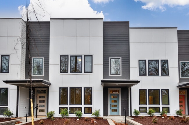 Building Photo - 2512 Freeman Rd SW