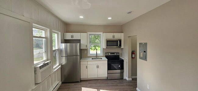 Building Photo - 308 Pennington Ave