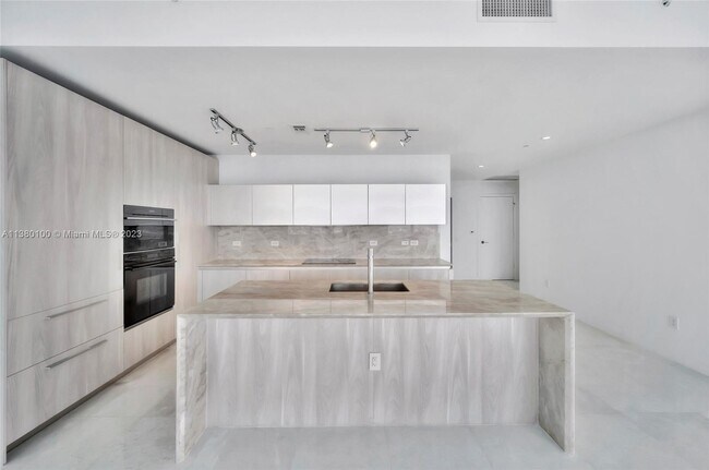 Foto del edificio - 3131 NE 7th Ave