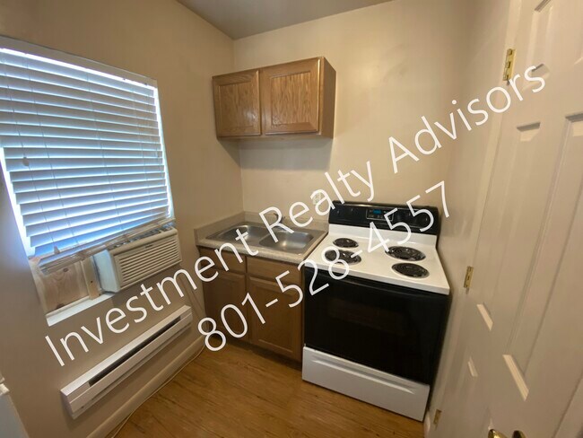 Foto del edificio - 585 N Main St