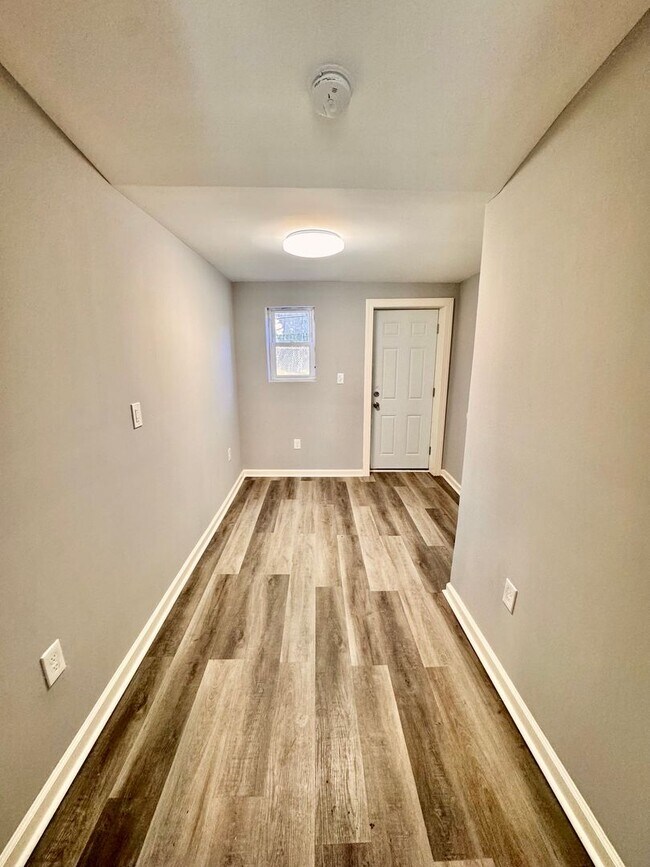 Building Photo - Anika Property 2 Bedroom