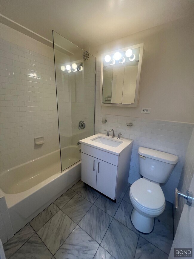Foto del edificio - 219 E 69th St